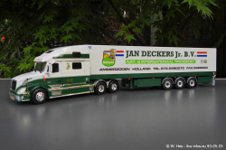 20230530-Deckers-Jan-00002