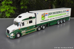 20230530-Deckers-Jan-00007