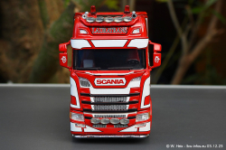 20231203-Lauratrans-00035