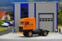 20251206-DAF-3300-orange-00004