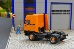 20251206-DAF-3300-orange-00011