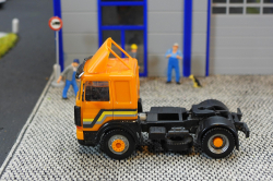 20251206-MAN-F8-19321-orange-00005