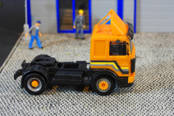 20251206-MAN-F8-19321-orange-00025