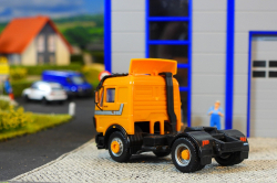 20251206-MB-NG-1838-orange-00012