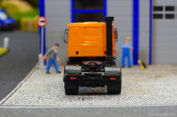 20251206-Scania-142-M-V8-orange-00017