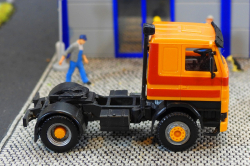 20251206-Scania-142-M-V8-orange-00020