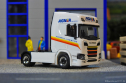 20251107-Aigner-00072