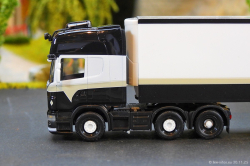 20251130-A-S-Cargo-00013