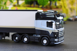 20251130-A-S-Cargo-00048