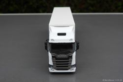 20250111-Europe-Flyer-00556