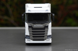 20250111-Europe-Flyer-00557