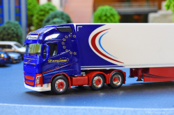 20251024-Harrisons-00009