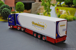 20251024-Harrisons-00020