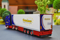 20251024-Harrisons-00021