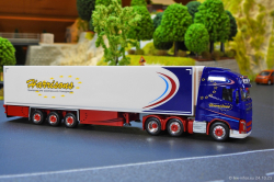 20251024-Harrisons-00052